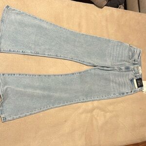 Women’s Curve Love Ultra High Rise Abercrombie jeans. Never worn. With tags